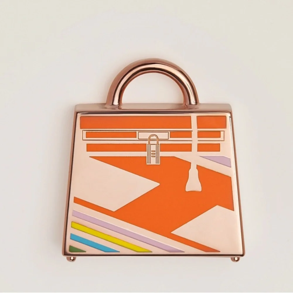 NEW HERMÈS CURIOSITE KELLY LAQUE H
VIBRATION CHARM - Picture 7 of 16